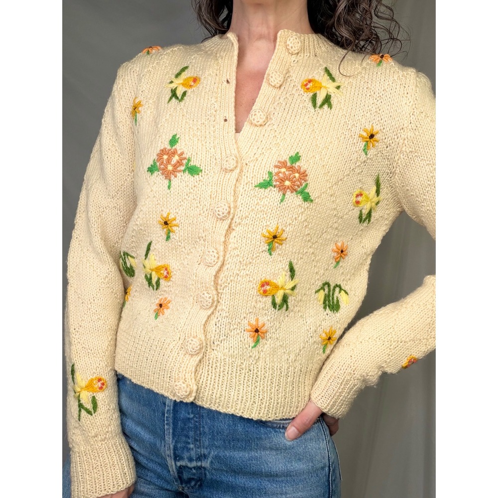 Vintage 50s Hand Knit Wool Floral Embroidered Cardigan Sweater Made in England - Picture 12 of 12